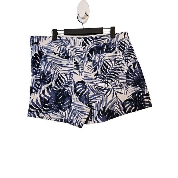 Spanx On The Go leaf print blue and white shorts. Size XL. - Picture 2 of 6